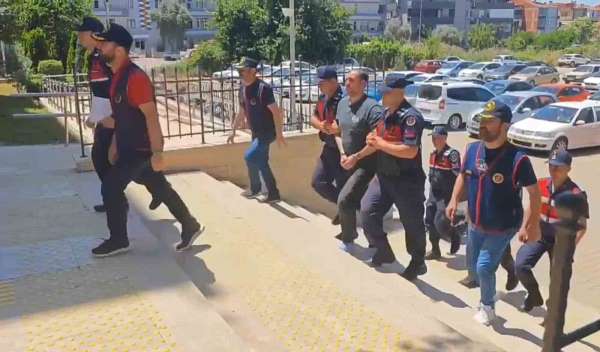 Ödemiş'te 10 ayrı suçtan 124 yıl hapisle aranıyordu, jandarmadan kaçamadı