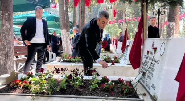 Mersin'de bayramda şehitlik unutulmadı