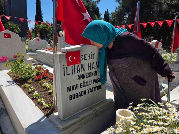 Mezarlıklarda hüzün: 90 yaşındaki şehit annesinin 34 yıldır dinmeyen acısı