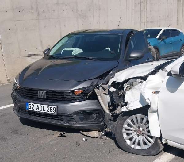Ordu'da 3 araç çarpıştı: 5 yaralı