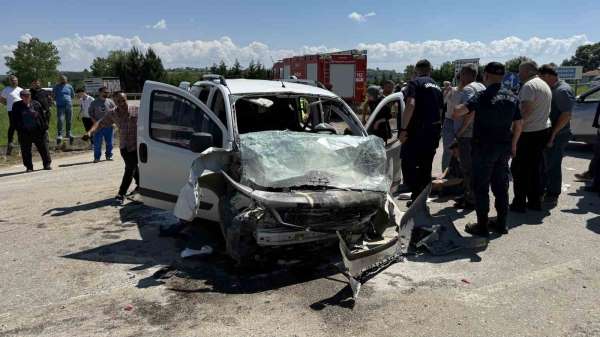 Sakarya'da araçların çarpıştığı kazada 3'ü çocuk 7 kişi yaralandı