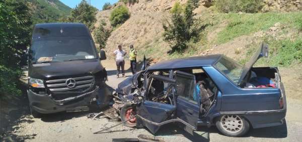 Artvin'de trafik kazası: 5 yaralı 