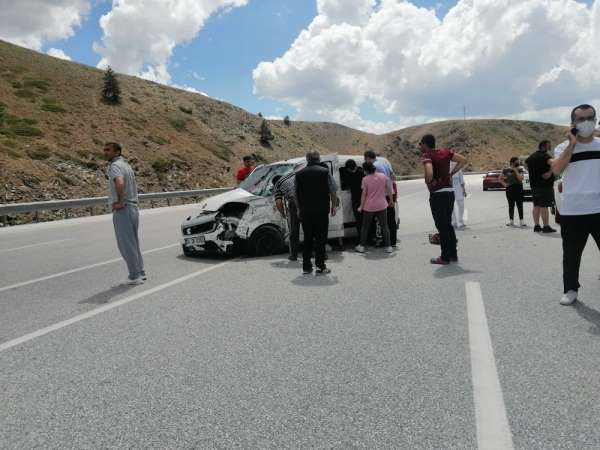 Erzincan'da trafik kazası: 4 yaralı 