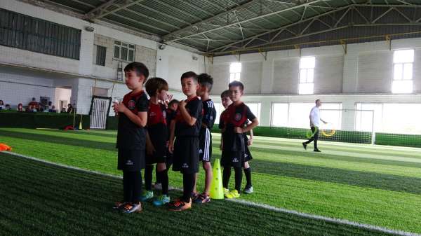 Fatih Karagümrük'ün ilk il dışı futbol okulu Alaplı'da açıldı