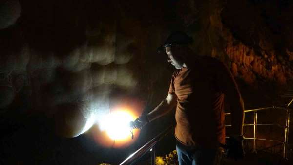 UNESCO Kültür Mirası Listesi'ndeki mağara, soğan sarkıtlarıyla dikkat çekiyor