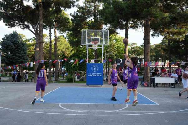 Erzincan'da 'Sokaklar Bizim 3x3 Basketbol Gençlik Kupası' başladı