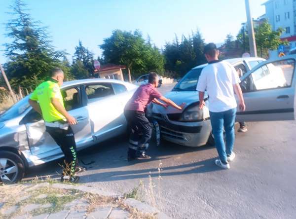 Tavşanlı'da trafik kazası; 6 kişi yaralandı