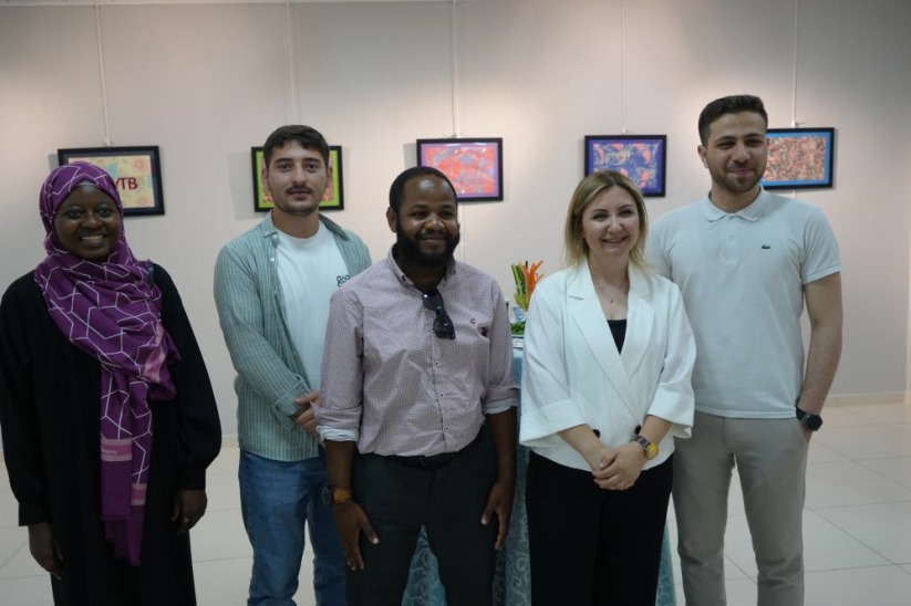 Uluslararası öğrenciler ebru ile Türk kültürüne dokundu