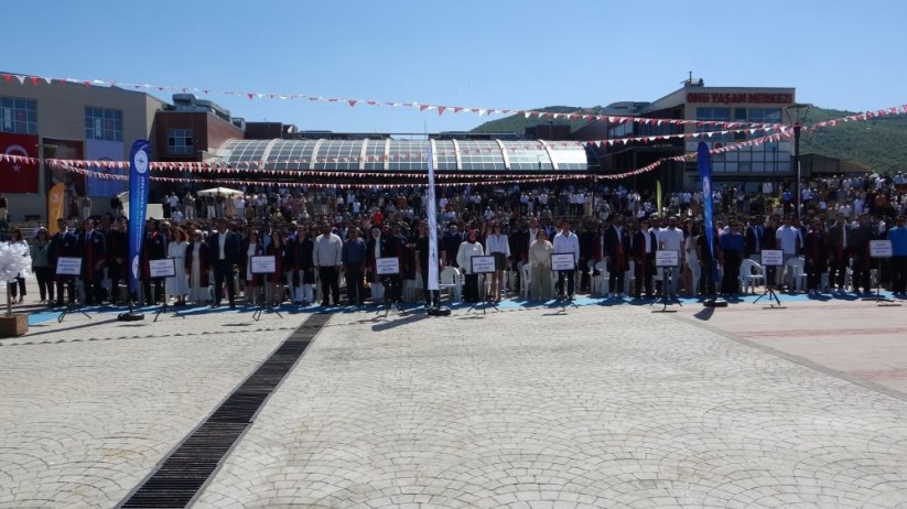 Samsun'da 440 genç mühendisin mezuniyet coşkusu