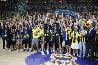 Basketbol Süper Ligi'nde şampiyon Fenerbahçe Beko kupasını aldı