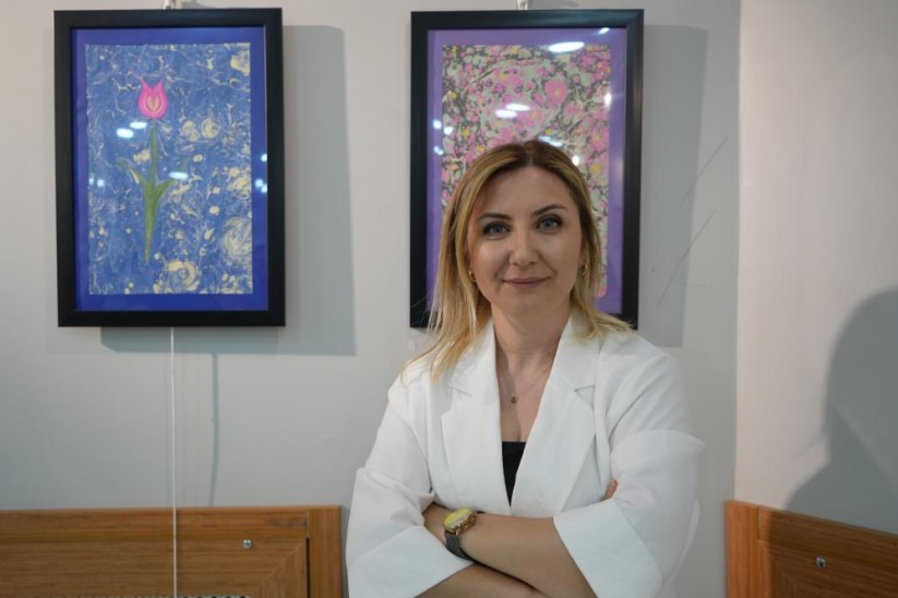 Uluslararası öğrenciler ebru ile Türk kültürüne dokundu
