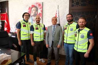 Hazırladıkları sosyal sorumluluk projelerini Emniyet Müdürü Erol'a sundular