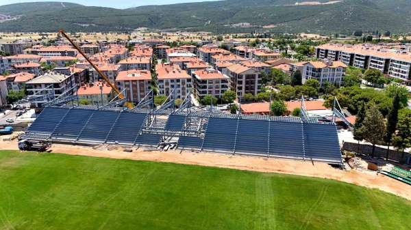 Muğla Atatürk Stadyumu'nda yeni tribün inşaatı hızla sürüyor