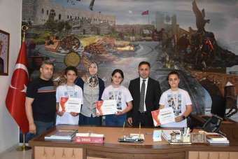 Sabancı Ortaokulu öğrencilerinden TÜBİTAK'ta büyük başarı