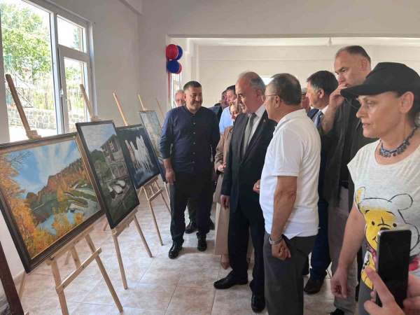 Ulubey'de 'Anlamlı Renkler' resim sergisi açıldı