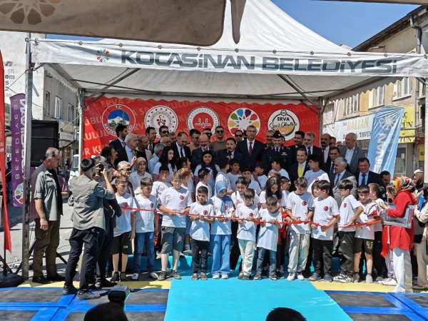 Vali Çiçek: 'ERVA Spor Okulu öğrencilerimizin hep arkasında olacağız'