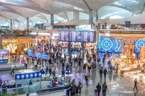 Bayramın tatilinin son gününde İstanbul Havalimanı'nda 159 bin yolcu seyahat etti