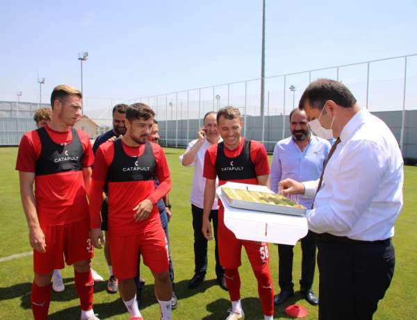 Sivas Valisi'nden, Sivasspor'a UEFA maçı öncesi baklava dopingi