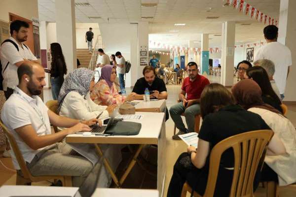 Aday öğrenciler Düzce Üniversitesini tanıdı