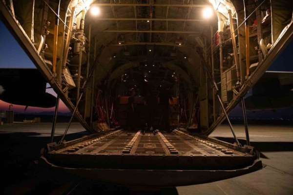 İsrail ordusu: 'Gazze'ye hava yoluyla yardım atışları yeniden başlayacak'