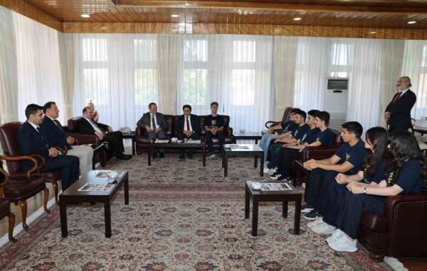 Atatürk Üniversitesi özel vakıf okullarından 2026 YKS'de zirveye taşınan başarı