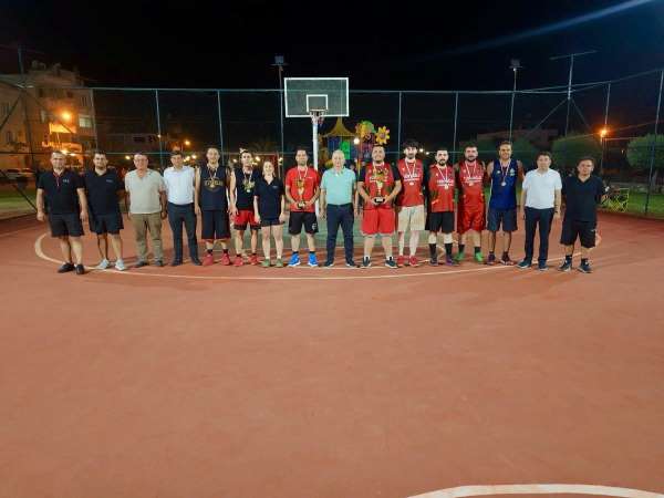 Çine'de 3x3 Sokak Basketbolu Turnuvası kupa töreniyle tamamlandı