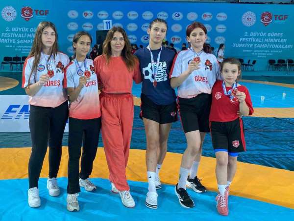 Köyceğizli güreşçiler Türkiye Şampiyonası'ndan 5 madalya ile döndü