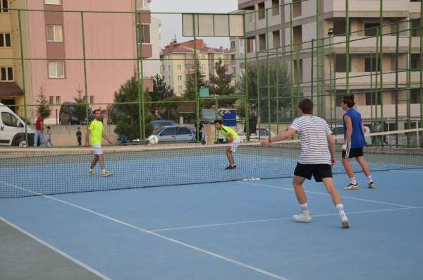 30 Ağustos Ayak Tenisi Zafer Kupası'nda heyecan başladı 