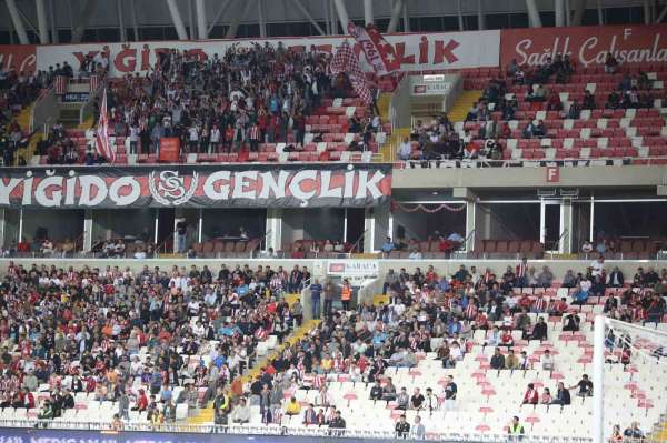 Sivassporlu taraftarlar Antalyaspor maçına ilgi göstermedi