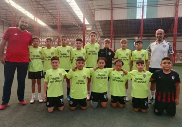 Tavşanlı Futbol Akademisi futbolcuları Sivas U 12 Cup'da