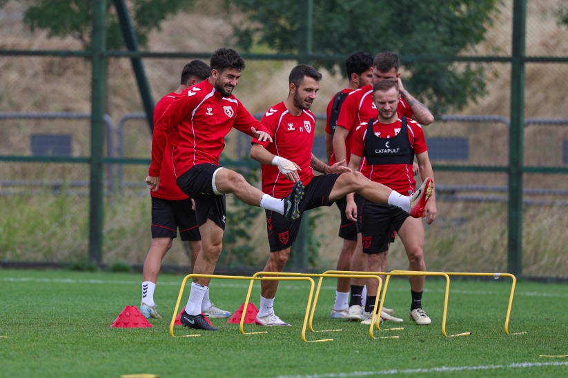Reis, talebelerini zorlu mücadele için hazırlıyor