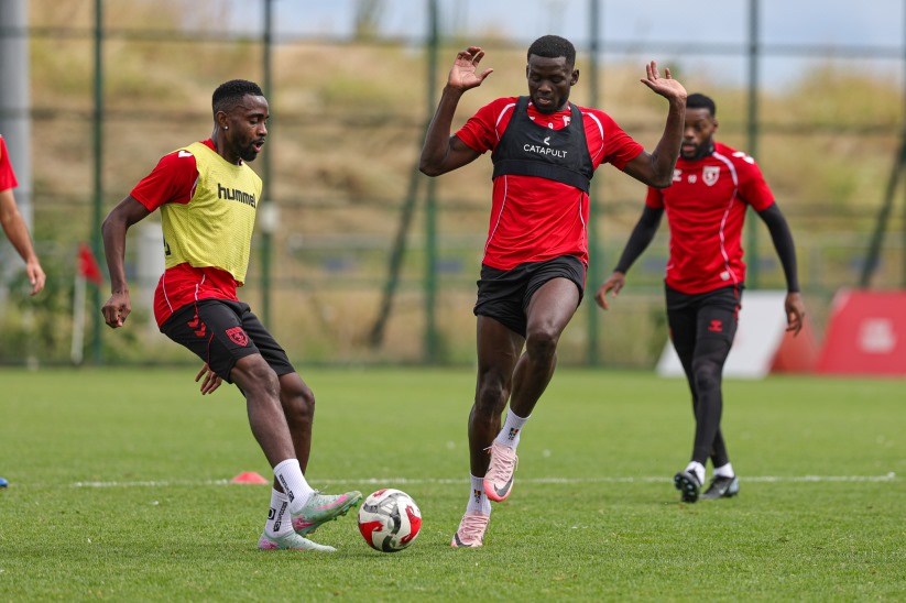 Reis, talebelerini zorlu mücadele için hazırlıyor