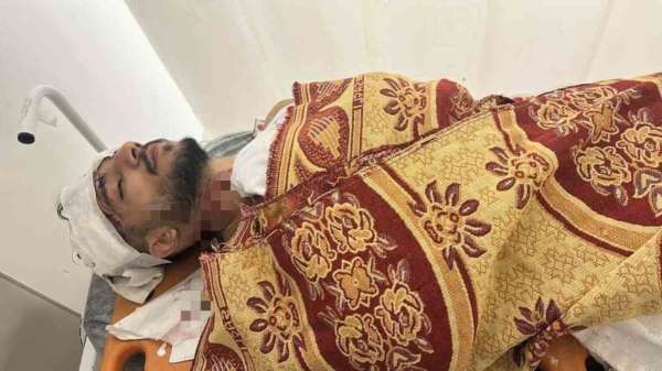 Arnavutköy'de yol verme tartışması kaza ile bitti: Kamyonet sürücüsü taksiye çarpıp kaçtı