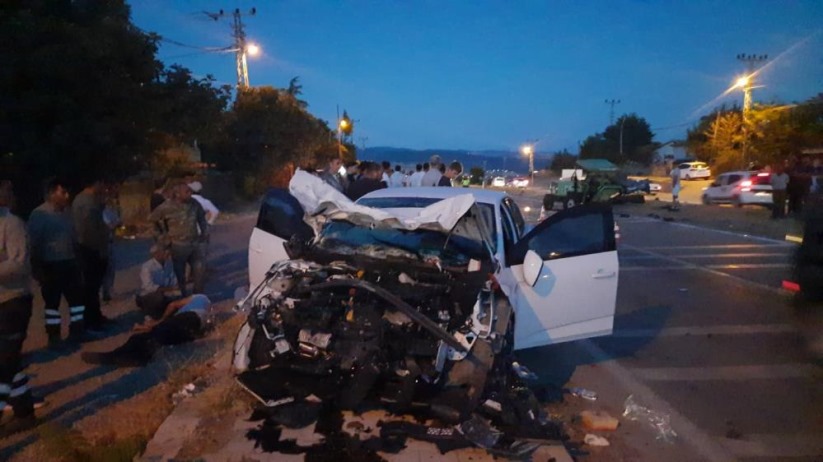 Samsun'da otomobil ile traktör çarpıştı: 3 yaralı