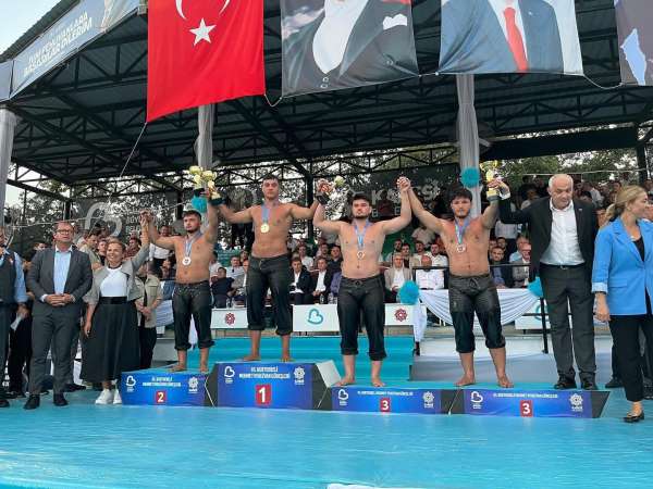 Kulalı pehlivan Türkiye Yağlı Güreş Ligi'nde şampiyon oldu