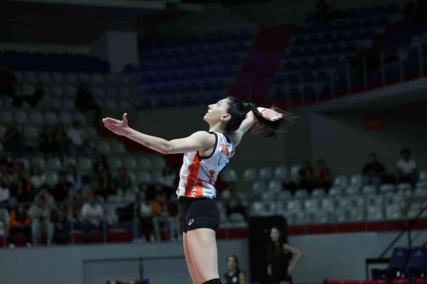 Milli smaçör Yaprak Erkek, 3 yıl daha Eczacıbaşı'nda