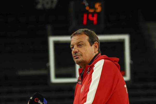 Ergin Ataman: 'Dünya Kupası'na gitmeyi garantilememiz için en az 2 veya 3 galibiyet almamız gerekiyor'
