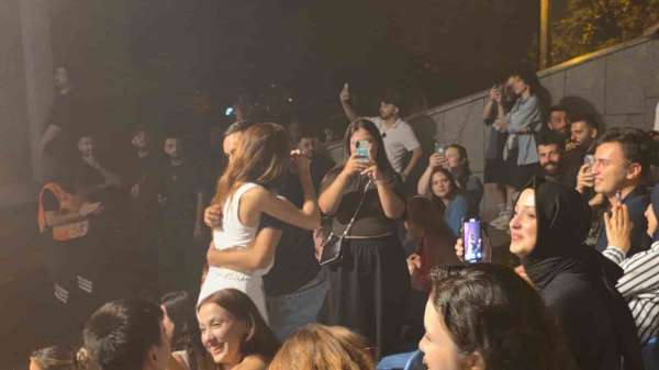 Gökhan Türkmen konserinde 9 evlilik teklifi