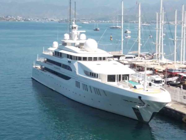 Suudi milyarderin 125 milyon dolarlık mega yatı Fethiye'de 100 ton akaryakıt aldı