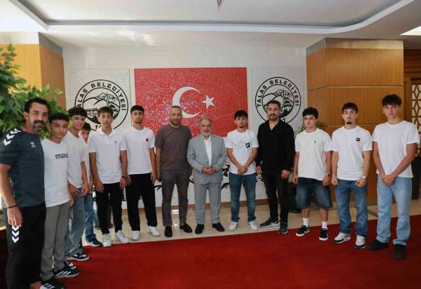 Talas Sporcu Fabrikası'ndan Kayserispor'a 9 futbolcu daha