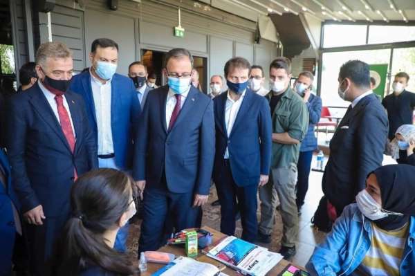 Bakan Kasapoğlu, Gaziosmanpaşa'da gençlerle buluştu 