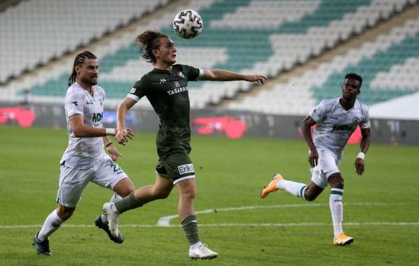 TFF 1. Lig: Bursaspor: 1 - Giresunspor: 1 (İlk yarı sonucu) 