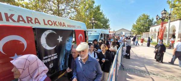 Ankara'da şehit polis memuru Şeyda Yılmaz'ın devre arkadaşları lokma dağıttı