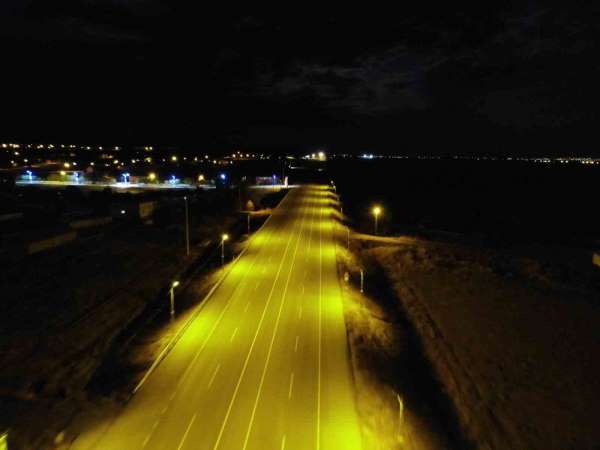 Muş'ta karayolları aydınlatıldı
