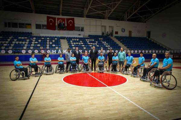 Vali Çelik'ten engelli sporculara sandalye desteği