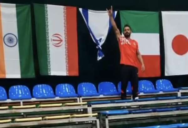 Dünya üçüncüsü oldu, soykırıma tepki göstermek için İsrail bayrağını düğümledi