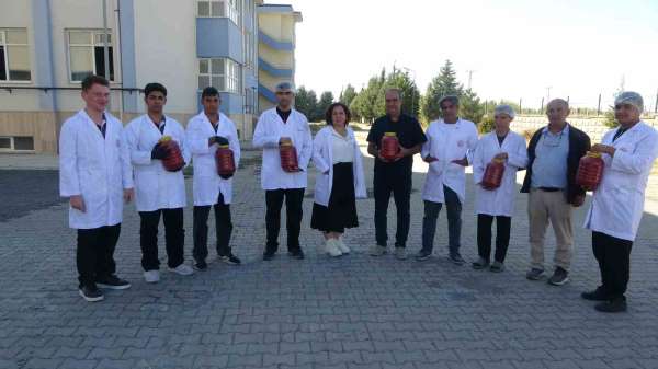 Fabrika gibi okul: Malatya'da öğrenciler domates yetiştirip salça üretiyor