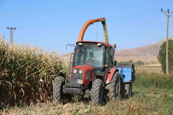 Van Büyükşehir Belediyesinden üreten çiftçiye makine desteği