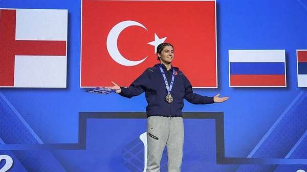Bakan Bak'tan milli boksörlere tebrik mesajı