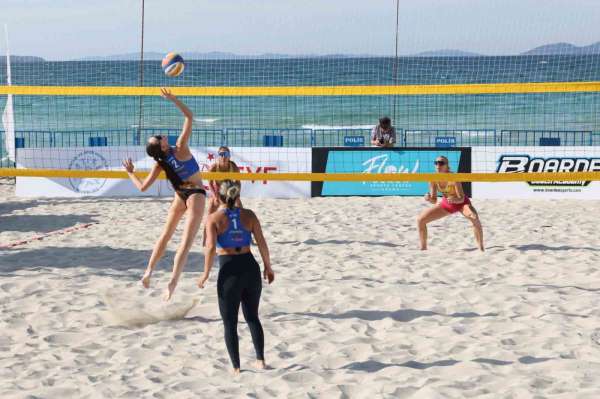 Çeşme'de Uluslararası Grand Slam Plaj Voleybolu heyecanı başladı